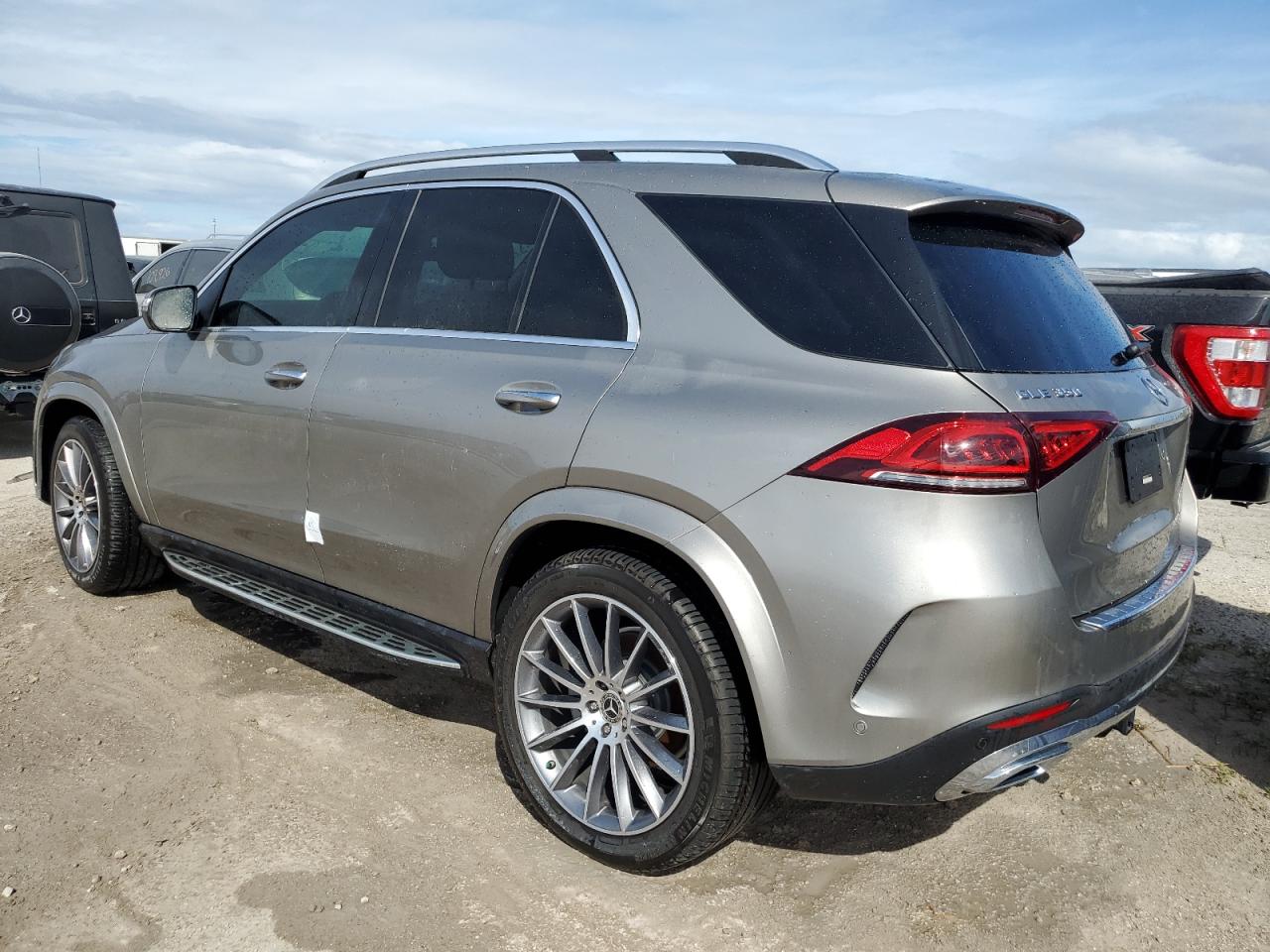 2022 Mercedes-Benz GLE - Image 2