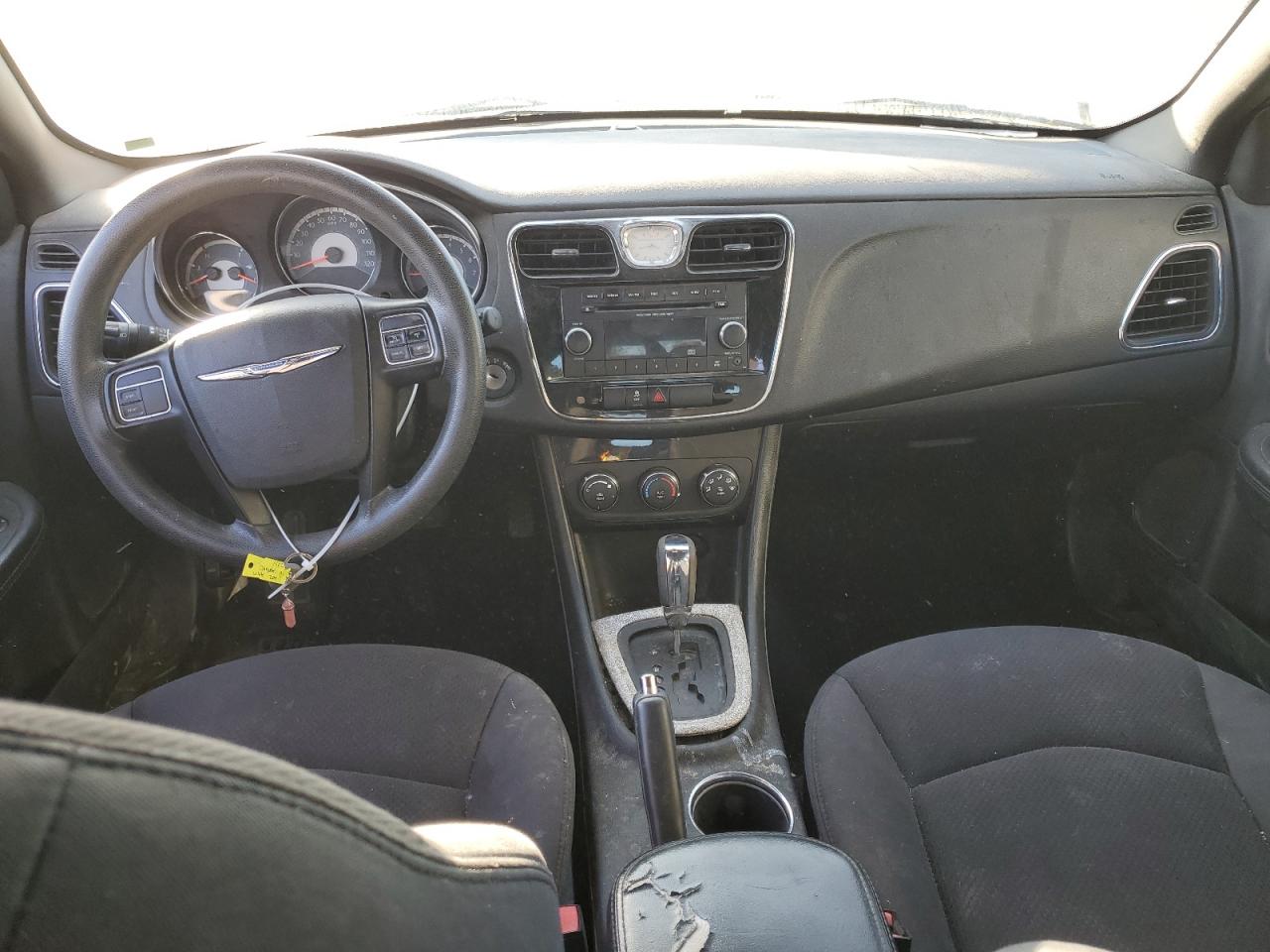 2014 Chrysler 200 - Image 8