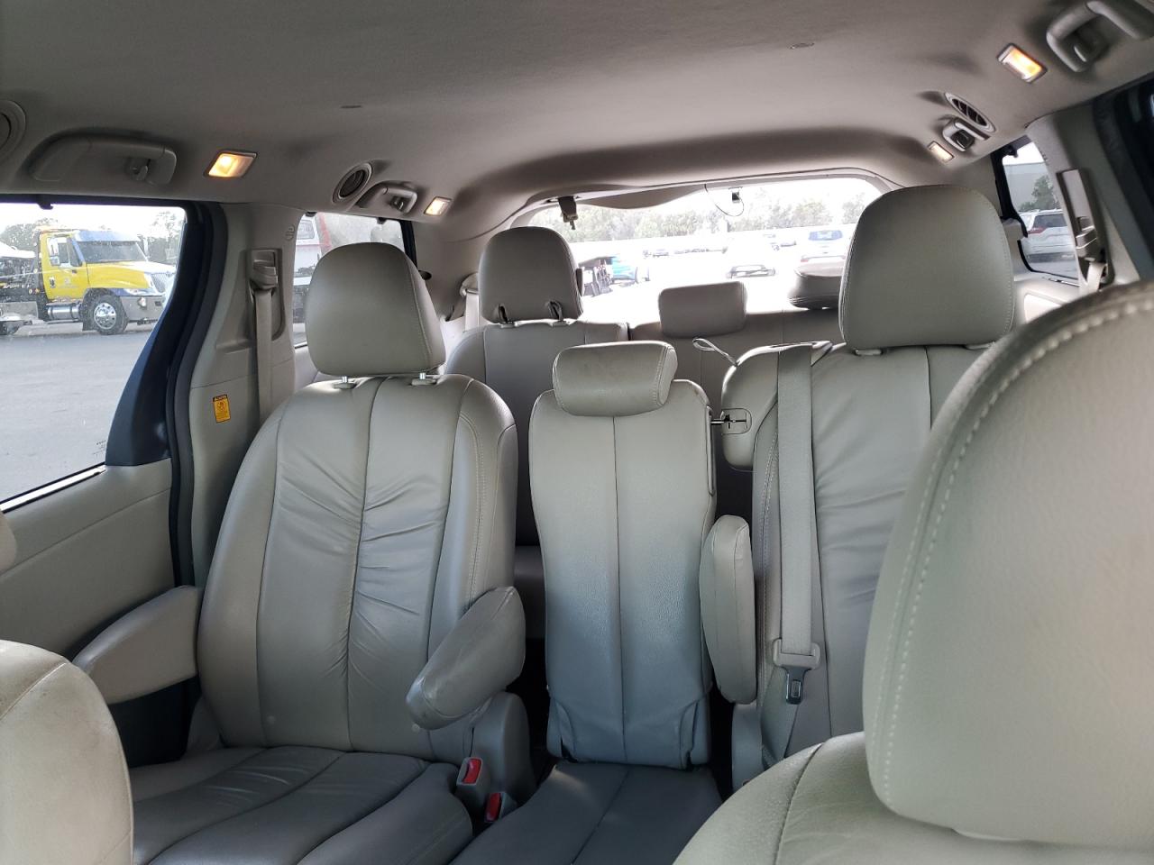 2012 Toyota Sienna - Image 10