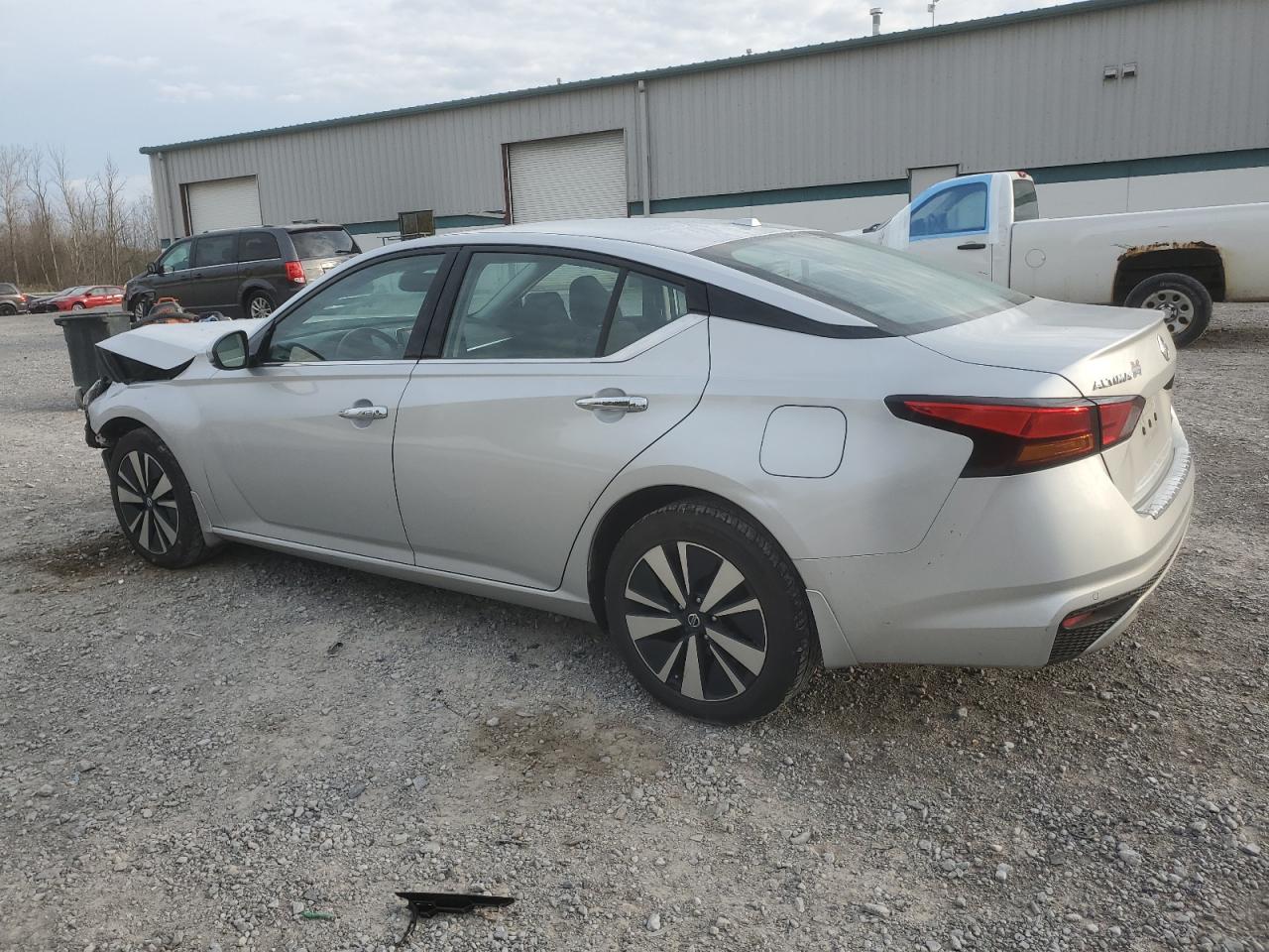 2020 Nissan Altima - Image 2
