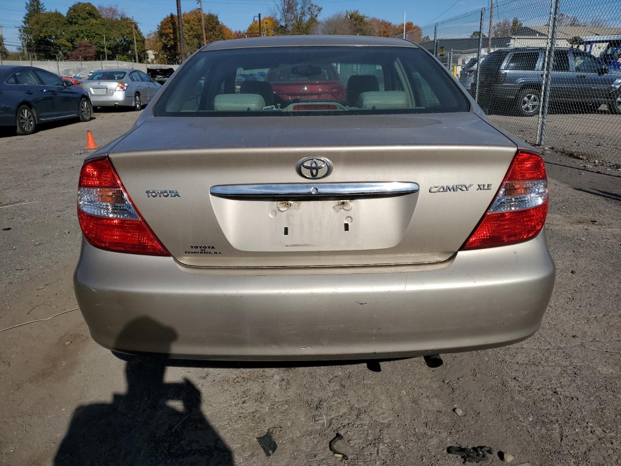 2002 Toyota Camry Le VIN: 4T1BE32K72U025639 Lot: 77983114