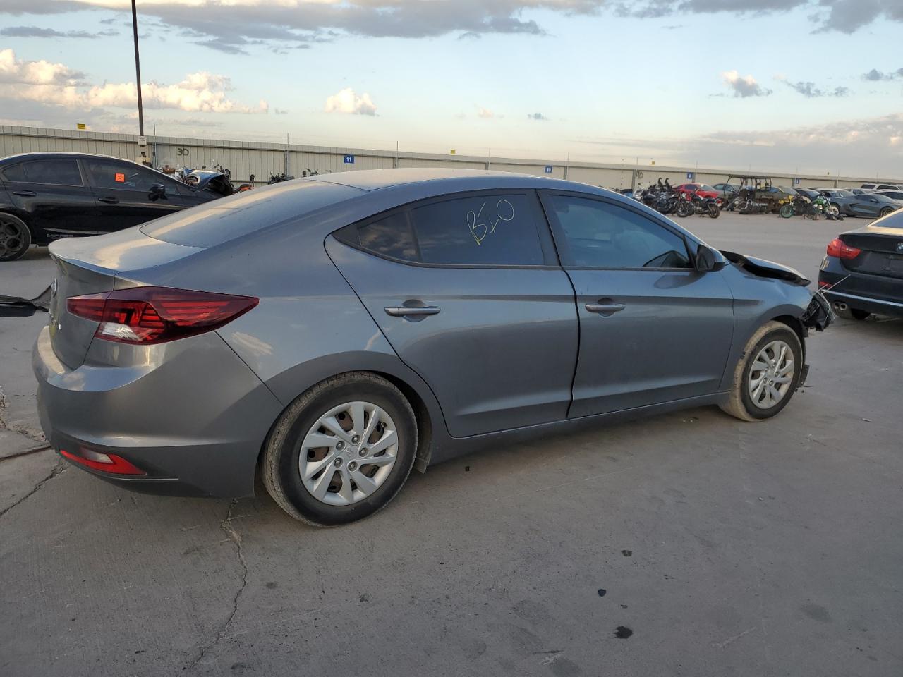 2019 Hyundai Elantra - Image 3