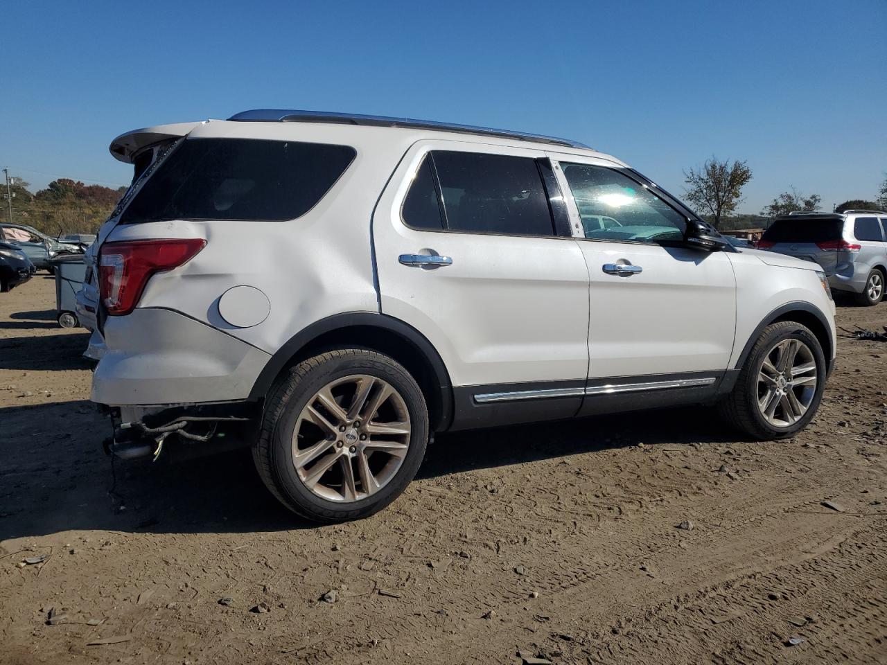 2017 Ford Explorer - Image 3