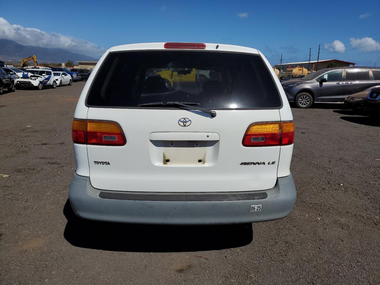 2000 Toyota Sienna Le VIN: 4T3ZF13C8YU252345 Lot: 75563984