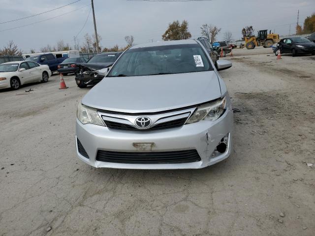  TOYOTA CAMRY 2014 Srebrny