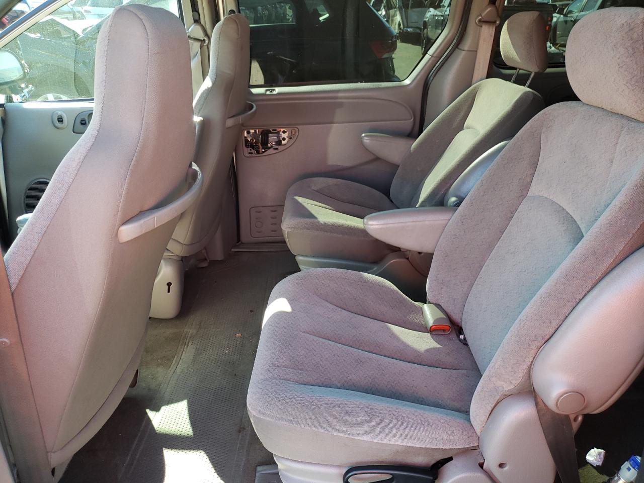 2003 Chrysler Town & Country - Image 11