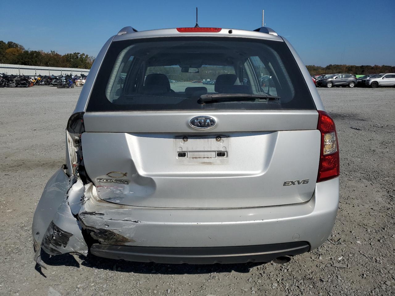 KNAFG526377102329 2007 Kia Rondo Lx