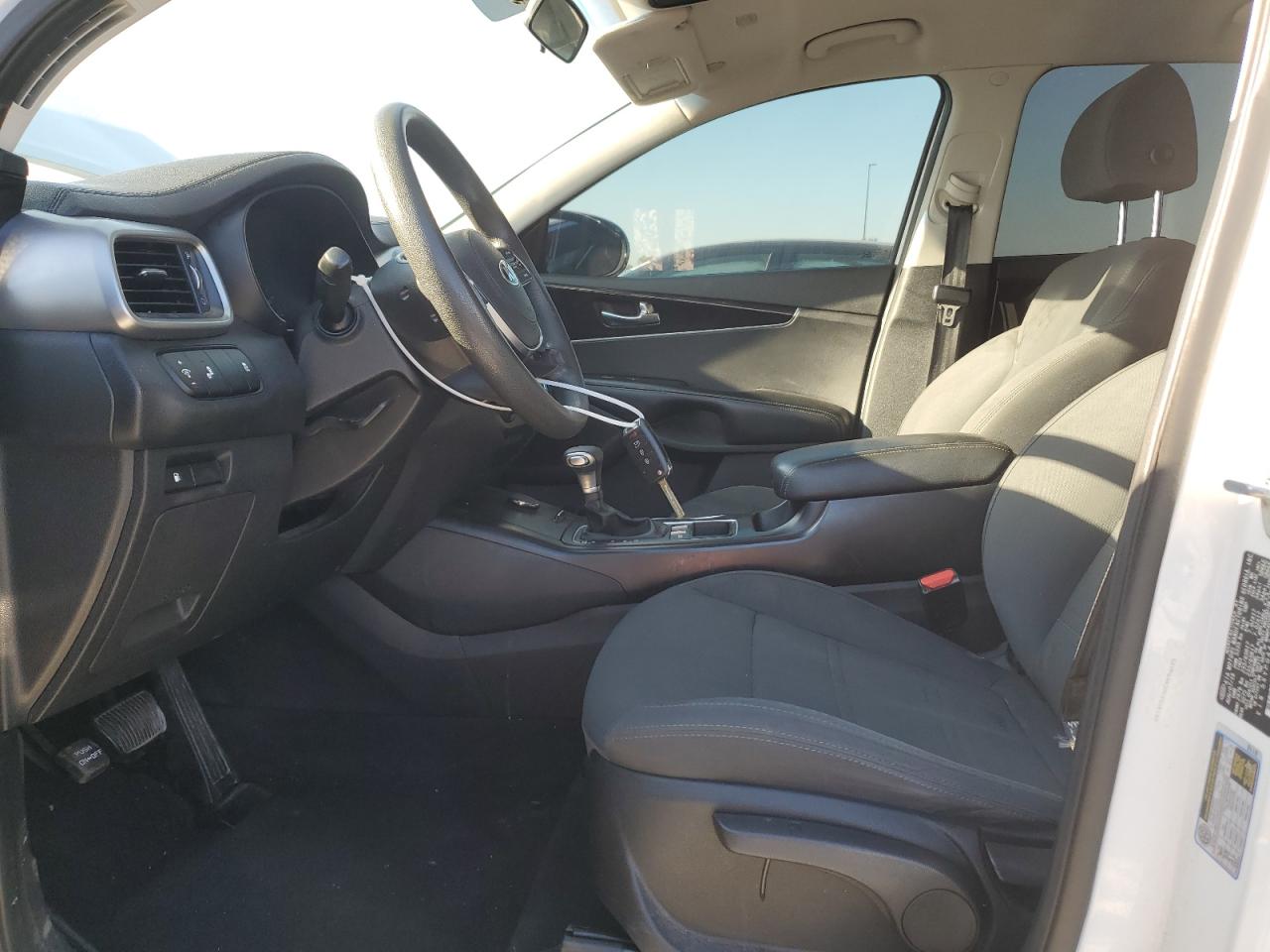 2019 Kia Sorento L VIN: 5XYPG4A39KG504148 Lot: 76737474