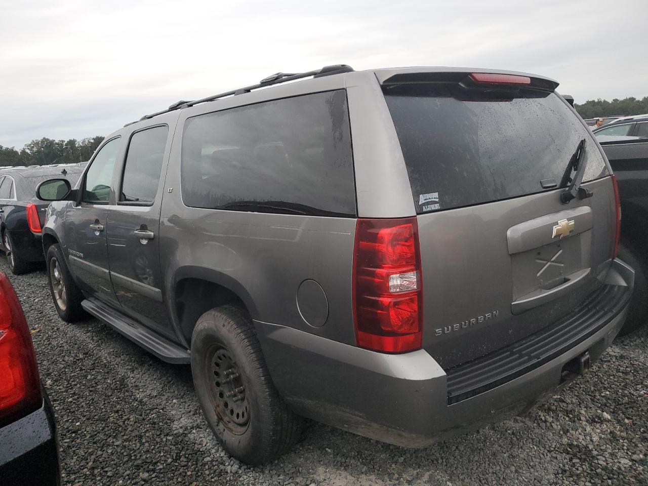 2007 Chevrolet Suburban - Image 2
