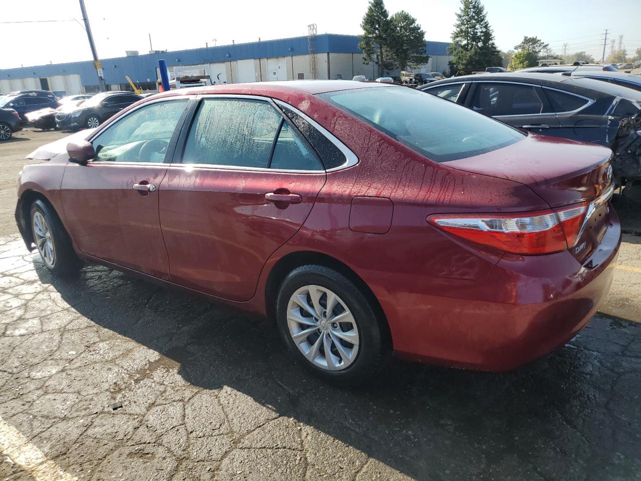 4T1BF1FK3HU747324 2017 TOYOTA CAMRY - Image 2