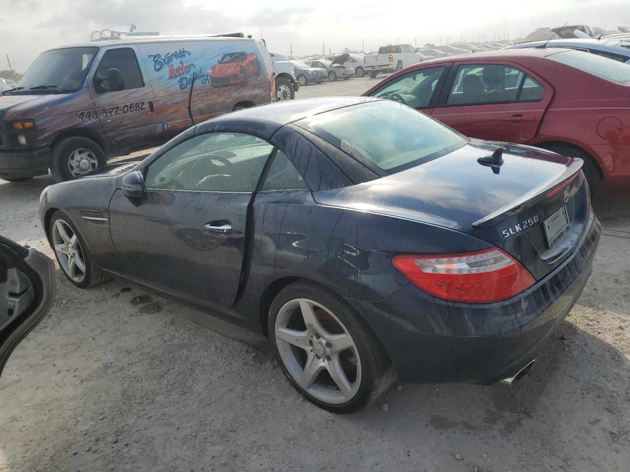 VIN WDDPK4HAXDF056646 2013 MERCEDES-BENZ SLK-CLASS no.2