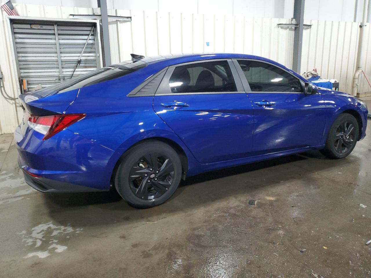 2022 Hyundai Elantra - Image 3