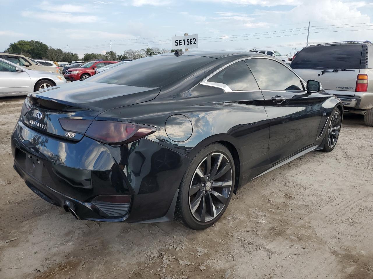 JN1EV7EK4HM361961 2017 Infiniti Q60 Premium