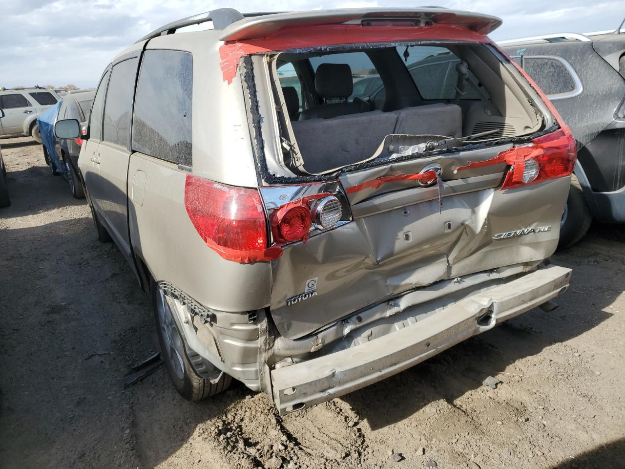 2006 Toyota Sienna - Image 2