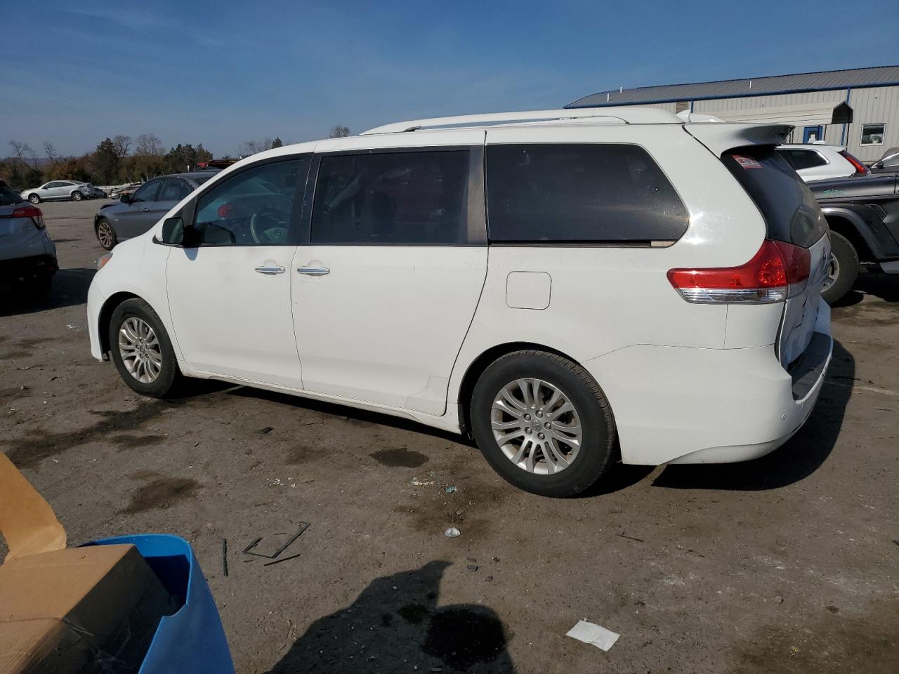 2011 Toyota Sienna - Image 2