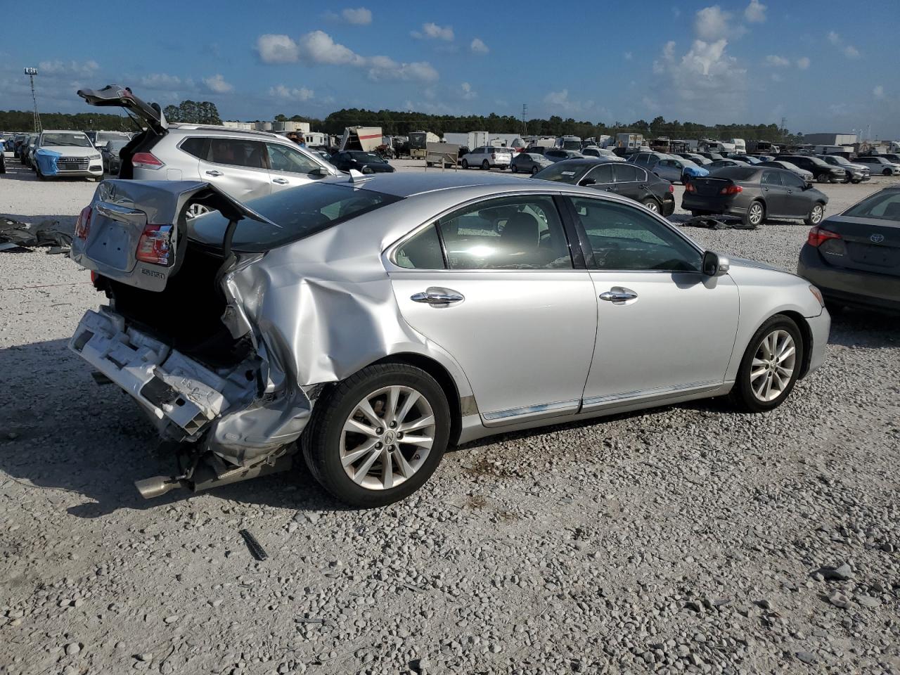 2011 Lexus ES - Image 3