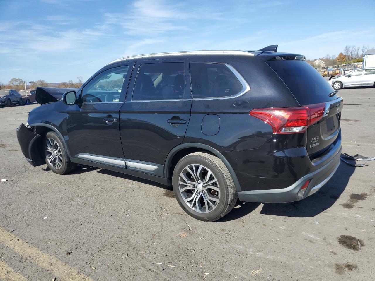 2018 Mitsubishi Outlander - Image 2