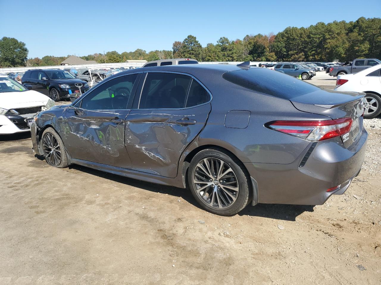 VIN 4T1B11HK2JU659687 2018 TOYOTA CAMRY no.2