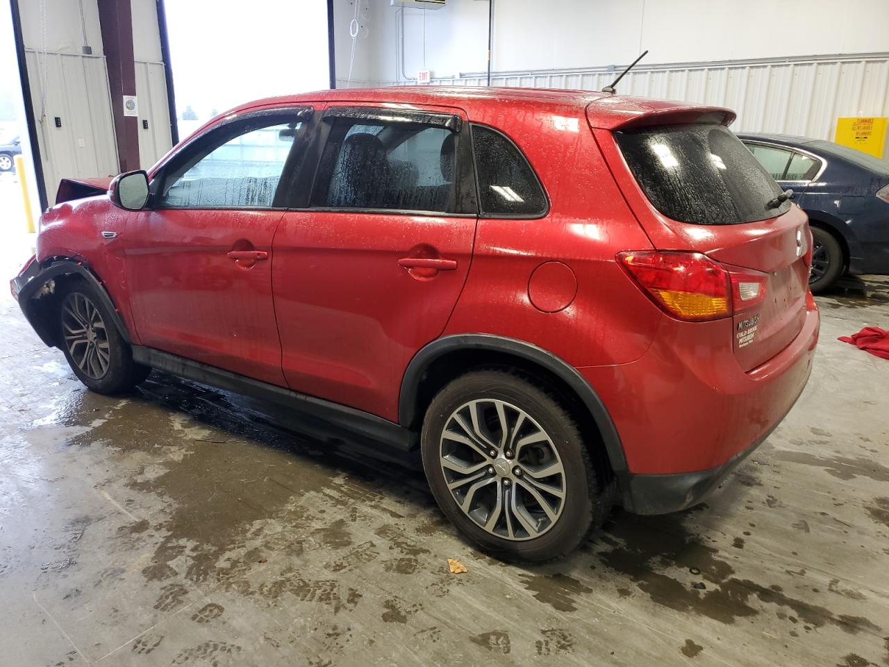 2016 Mitsubishi Outlander - Image 2