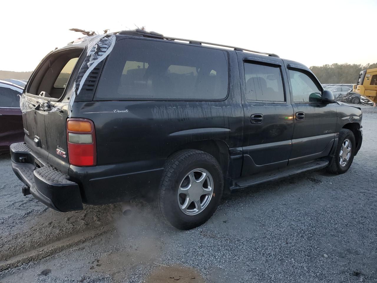 2003 GMC Yukon - Image 3