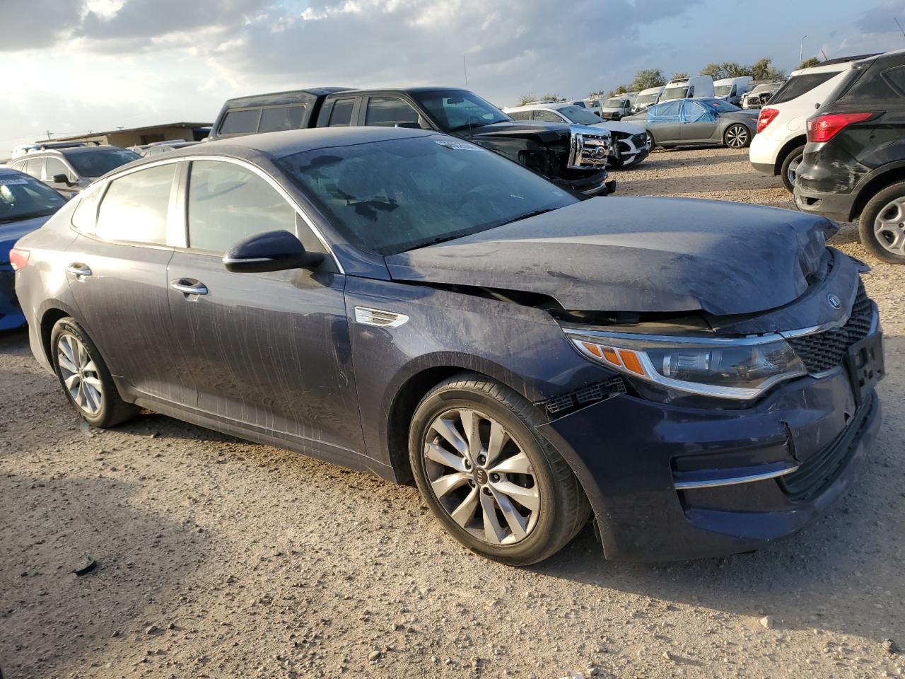 VIN 5XXGT4L30HG174874 2017 KIA OPTIMA no.4