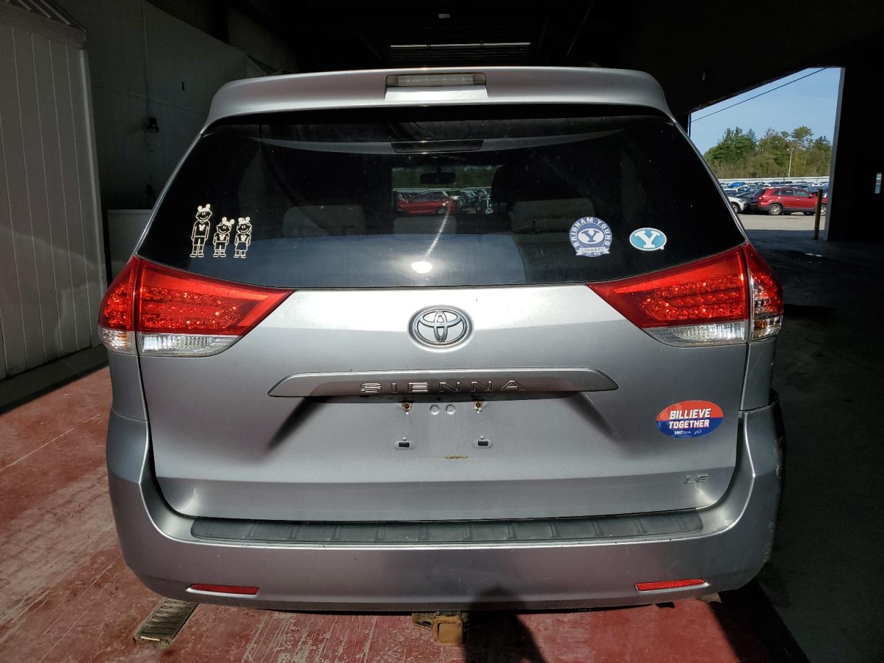 2011 Toyota Sienna - Image 6