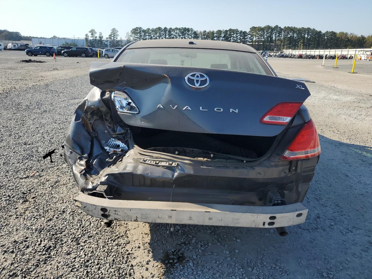 2010 Toyota Avalon - Image 6