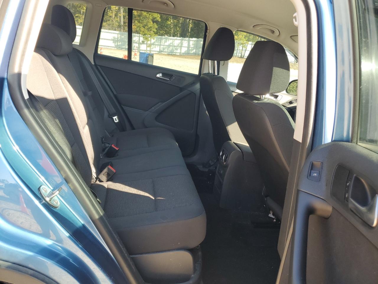 2018 Volkswagen Tiguan - Image 11
