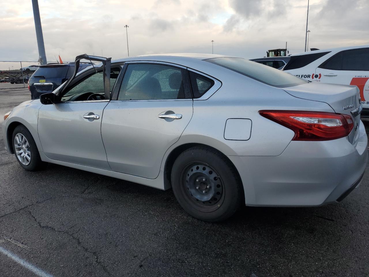 2016 Nissan Altima - Image 2