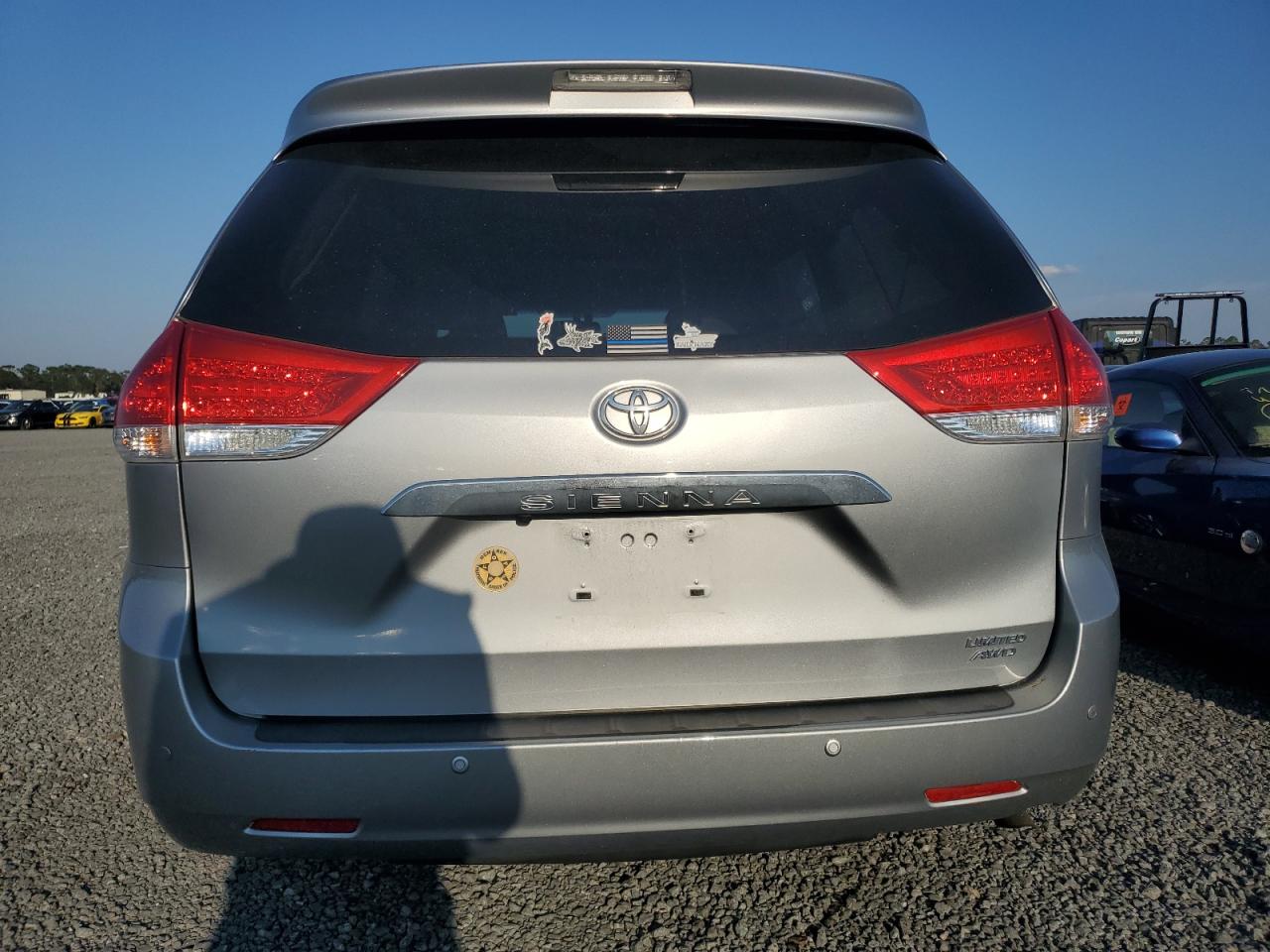 5TDDK3DC3BS026061 2011 Toyota Sienna Xle