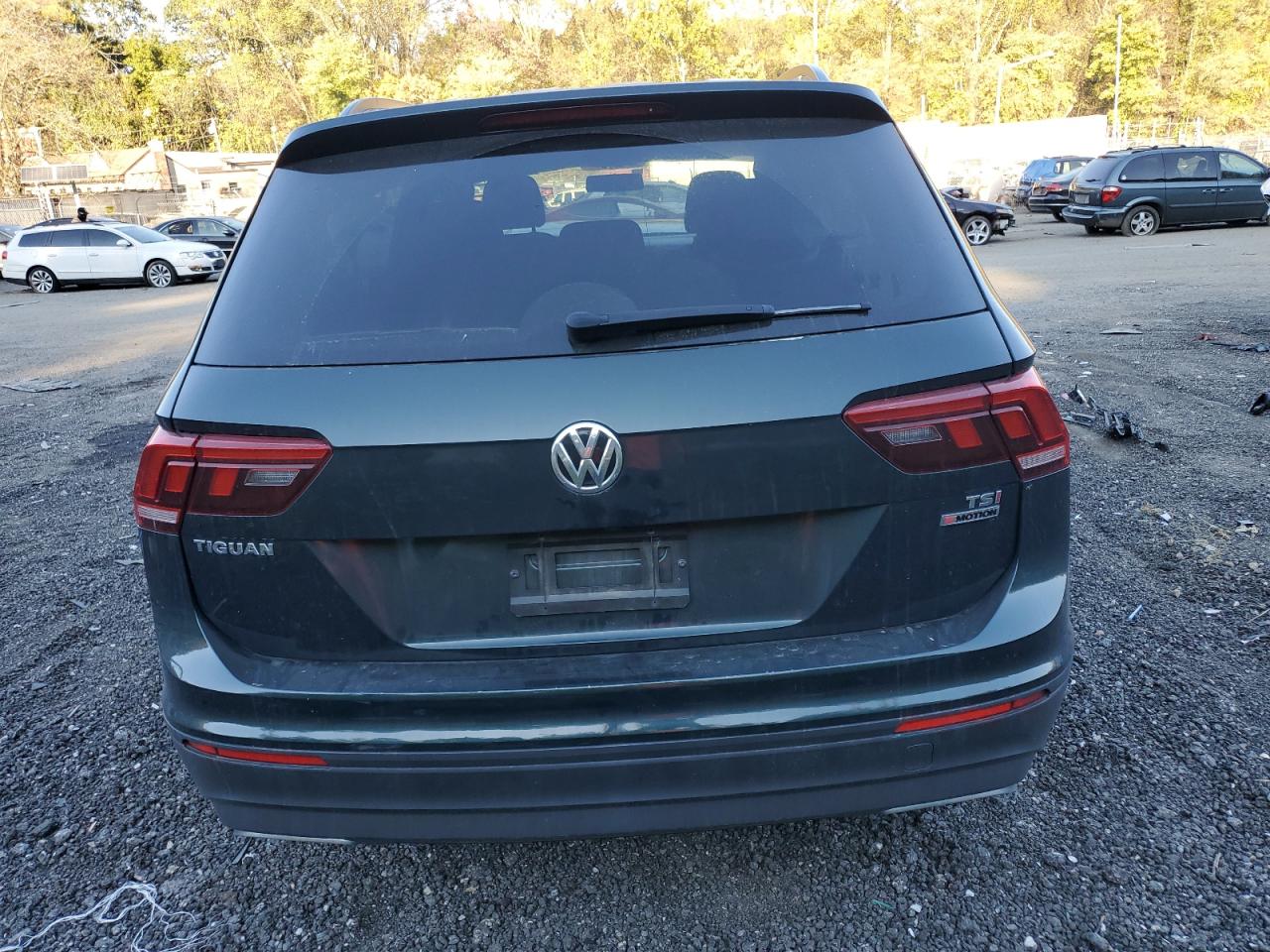 3VV0B7AX8JM167558 2018 Volkswagen Tiguan S