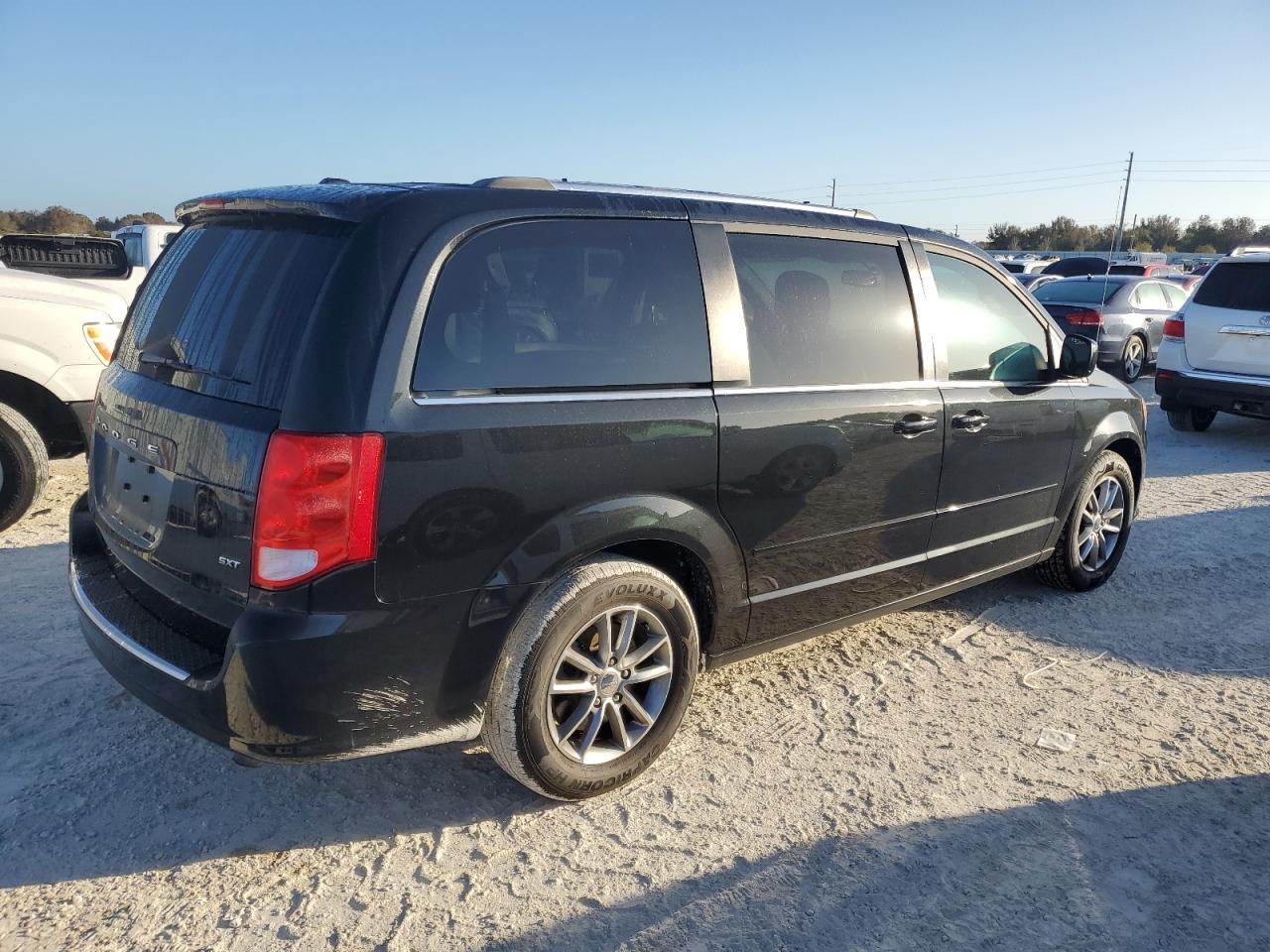 2015 Dodge Caravan - Image 3