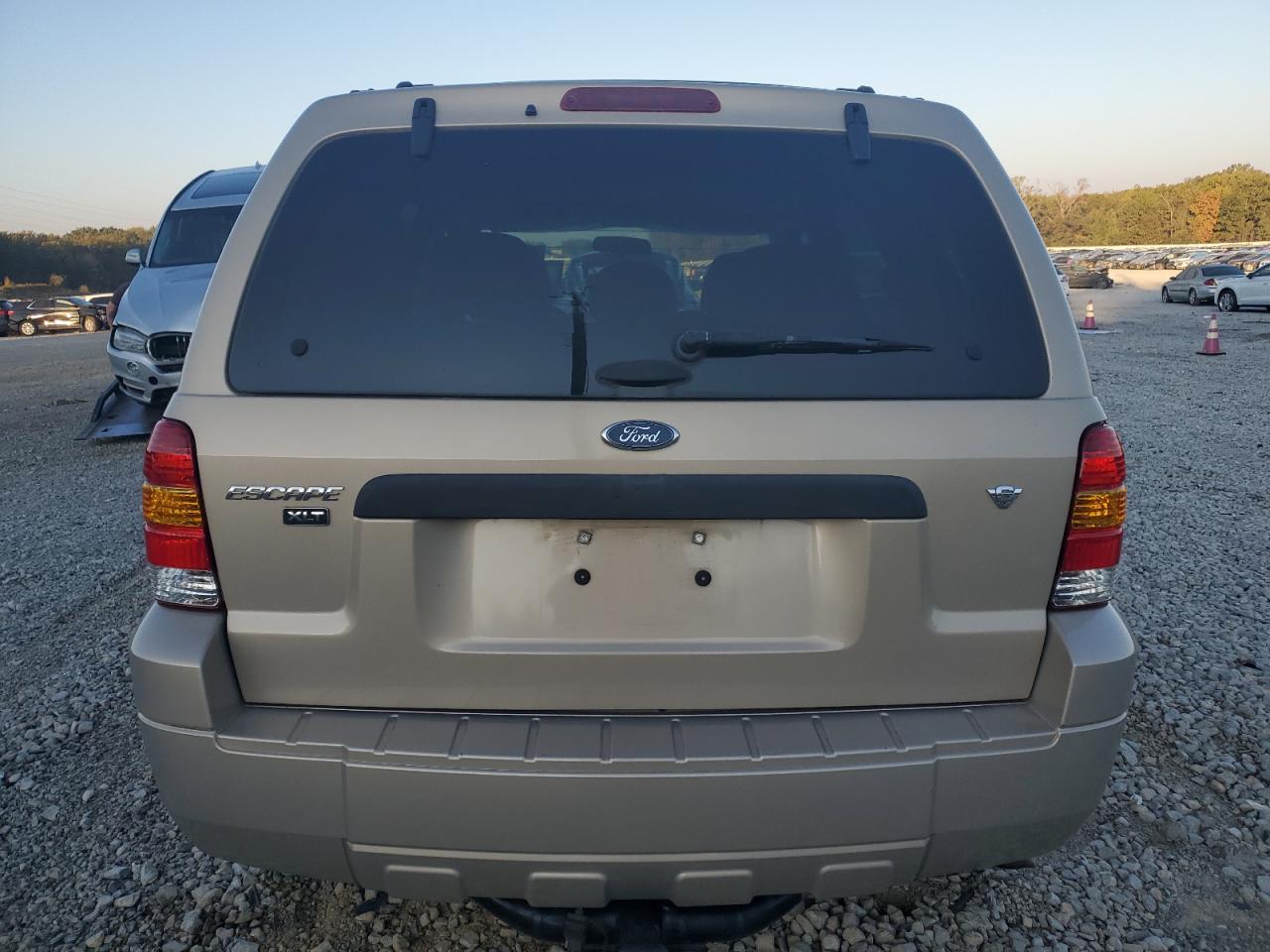 2007 Ford Escape - Image 6