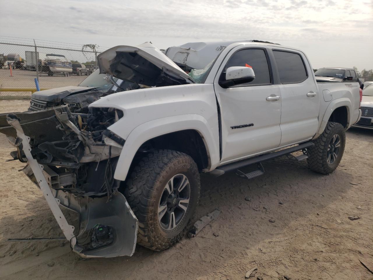 VIN 3TMAZ5CN0JM071275 2018 TOYOTA TACOMA no.1