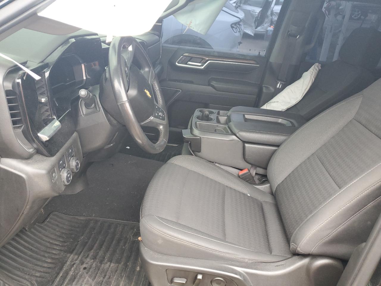 2022 Chevrolet Silverado - Image 7