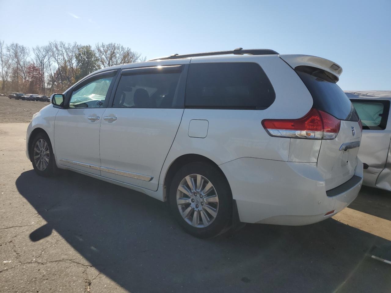 2011 Toyota Sienna - Image 2