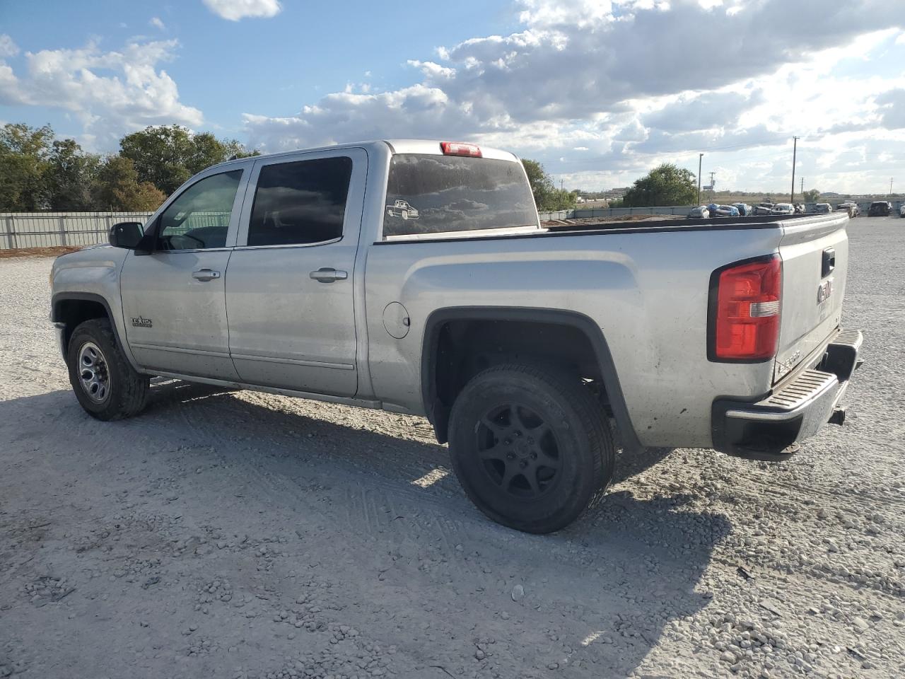 2015 GMC Sierra - Image 2