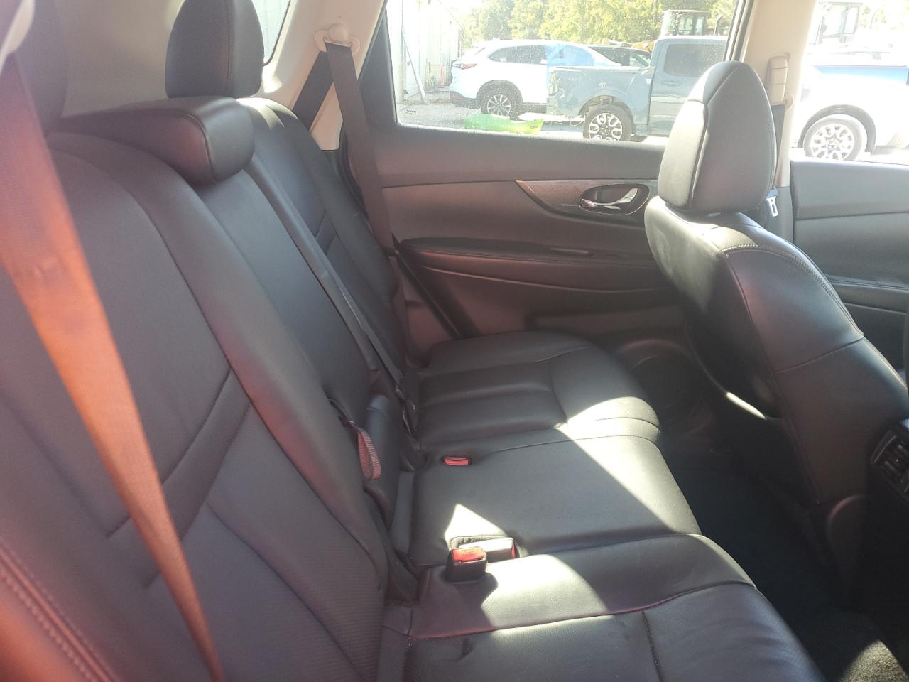 2015 Nissan Rogue - Image 11