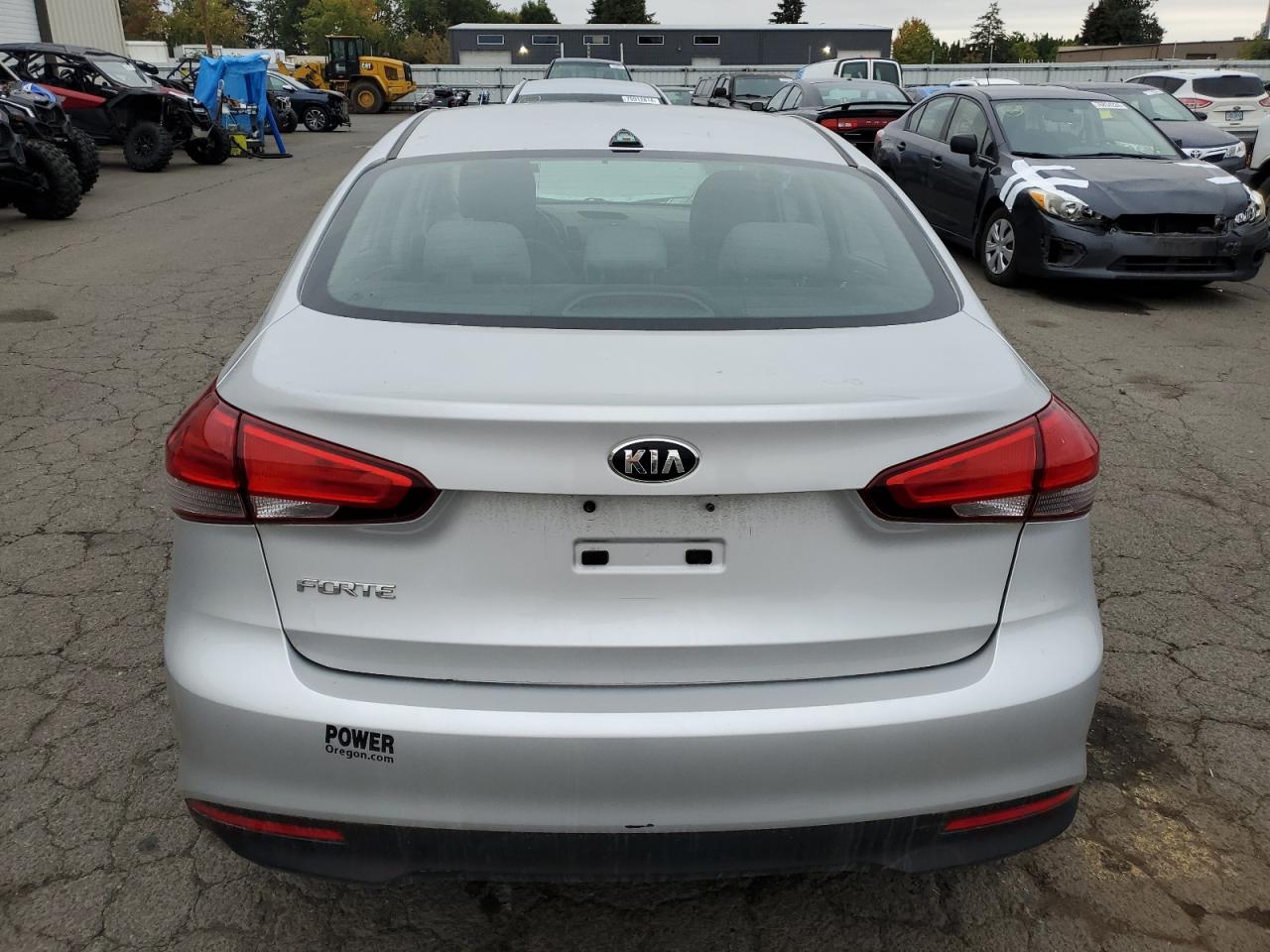 2018 Kia Forte Lx VIN: 3KPFK4A70JE220335 Lot: 77219564