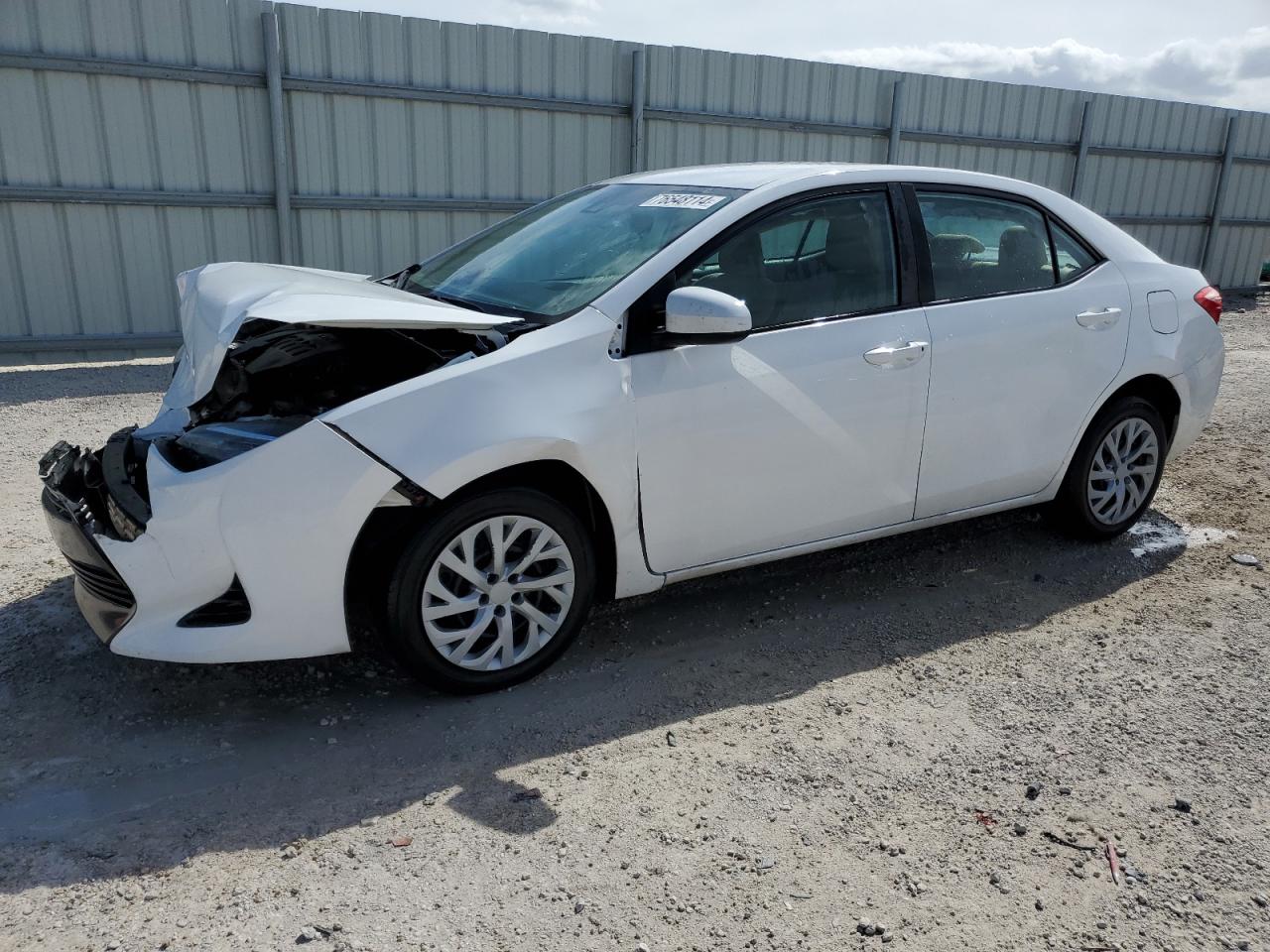 VIN 2T1BURHE9JC028906 2018 TOYOTA COROLLA no.1