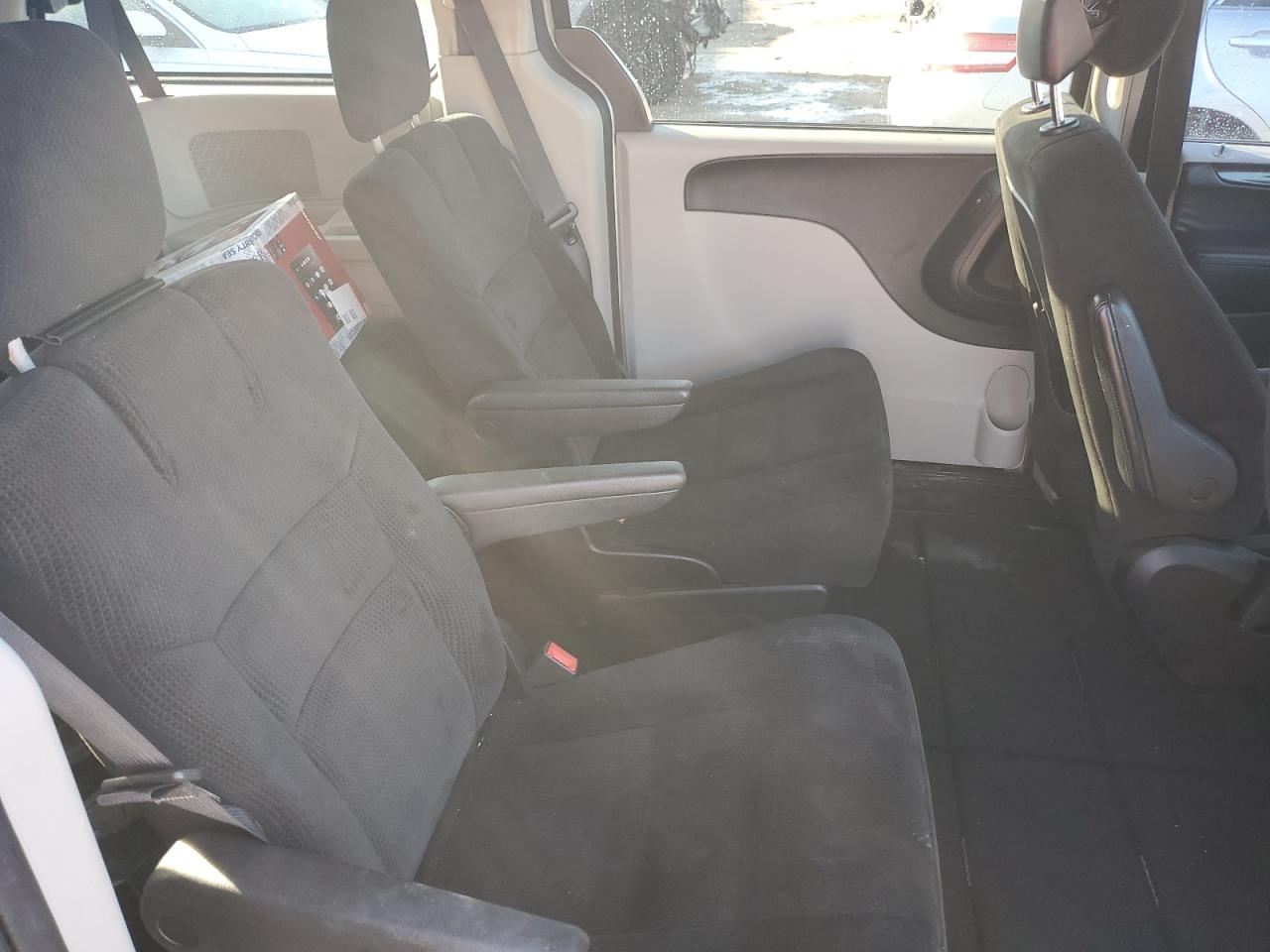 2016 Dodge Caravan - Image 11
