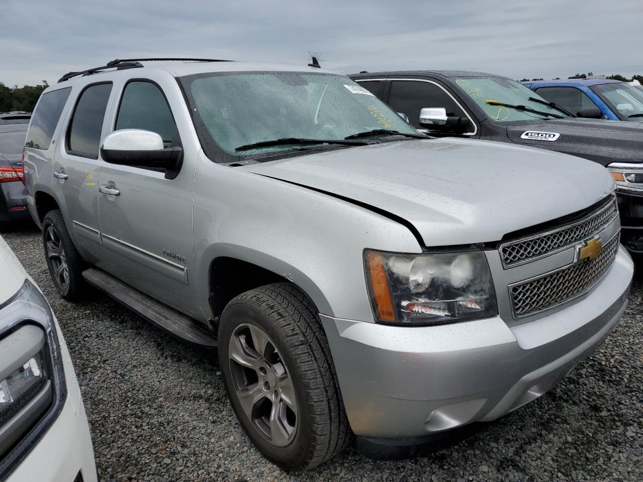 VIN 1GNSCBE06DR237234 2013 CHEVROLET TAHOE no.4