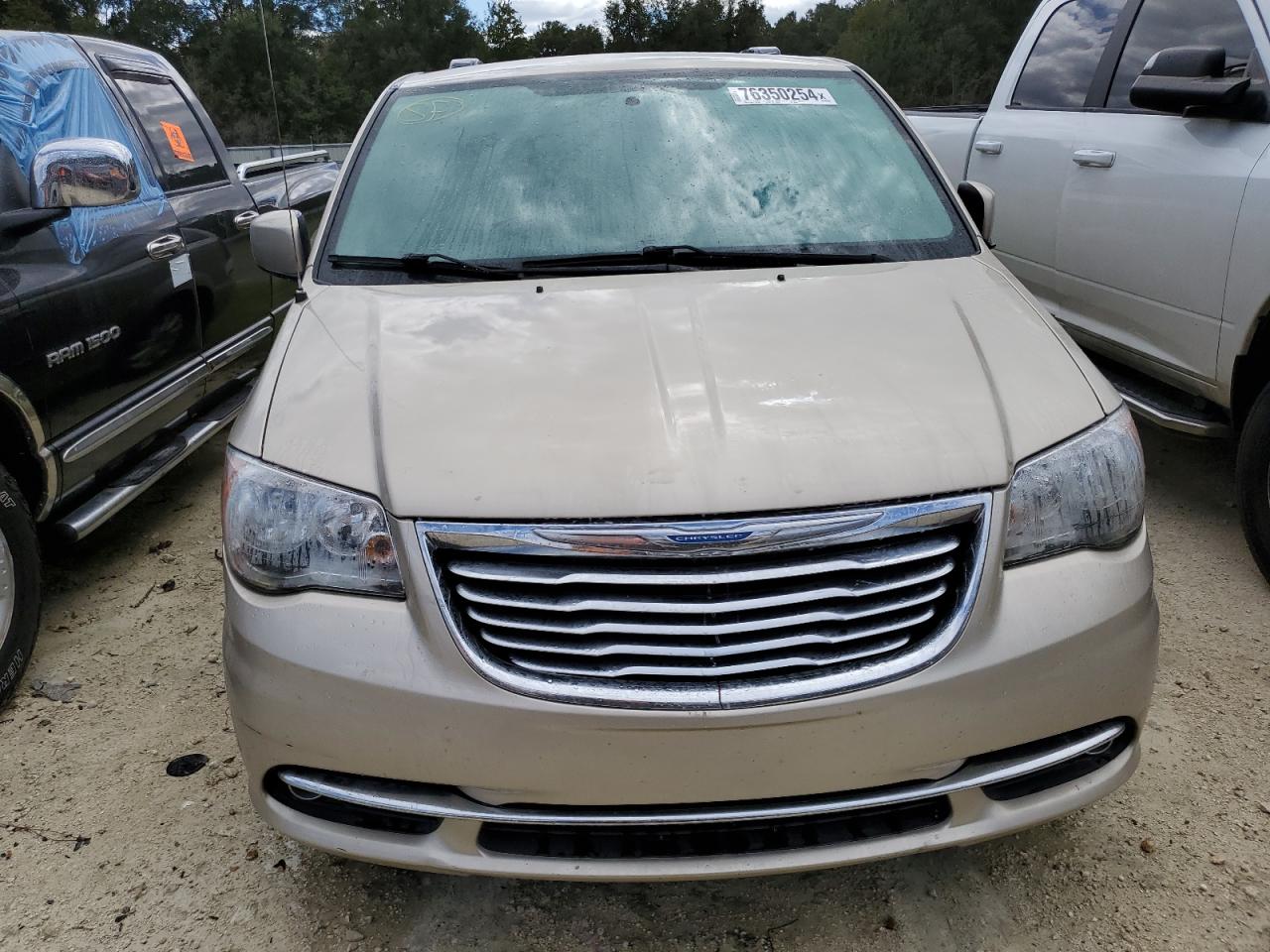 2015 Chrysler Town & Country - Image 5