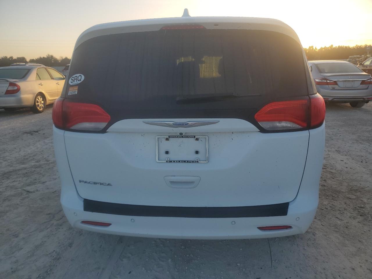 2C4RC1CG8JR158560 2018 Chrysler Pacifica Lx