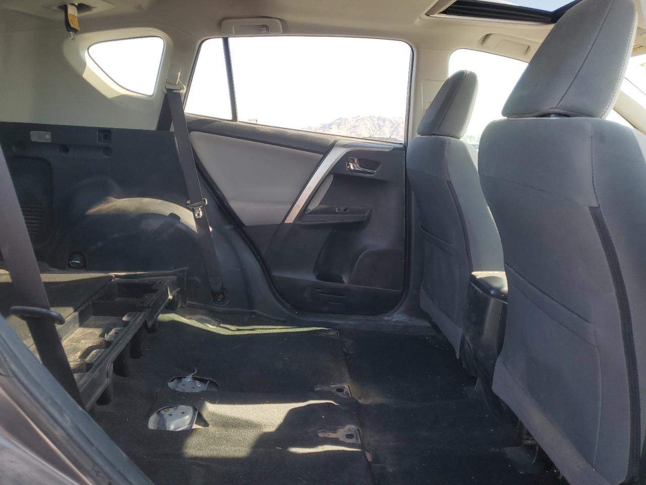 2015 Toyota RAV 4 - Image 12