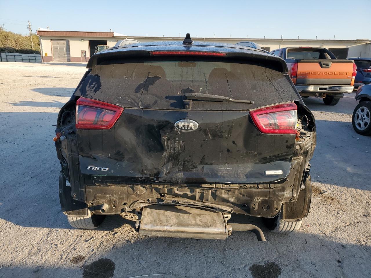 KNDCB3LC8J5160355 2018 Kia Niro Fe