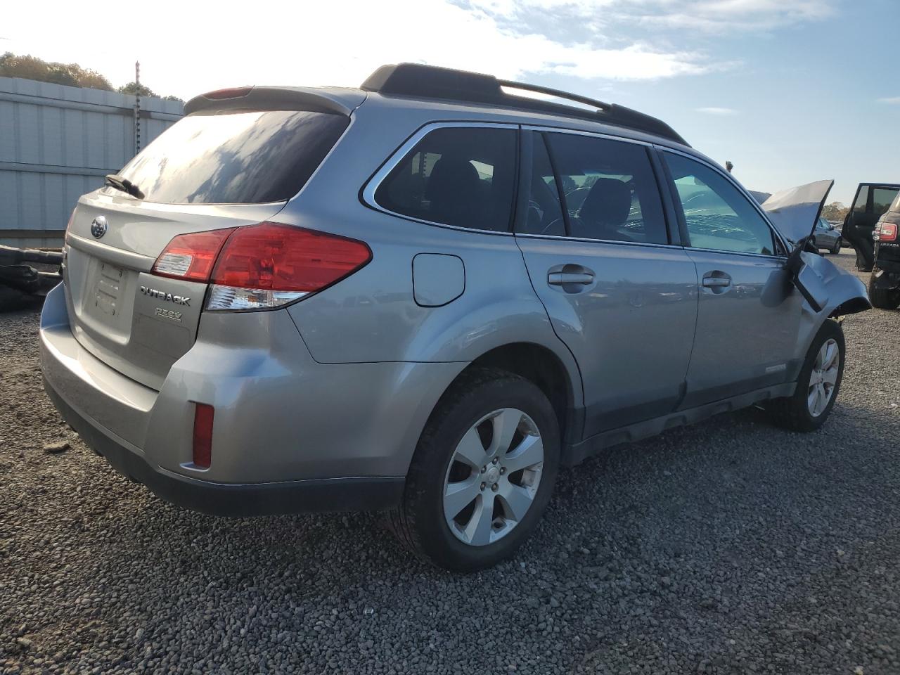 2011 Subaru Outback - Image 3