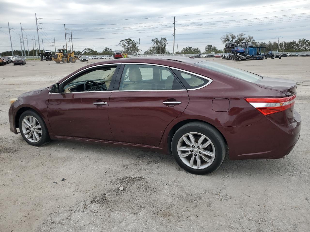 2015 Toyota Avalon - Image 2