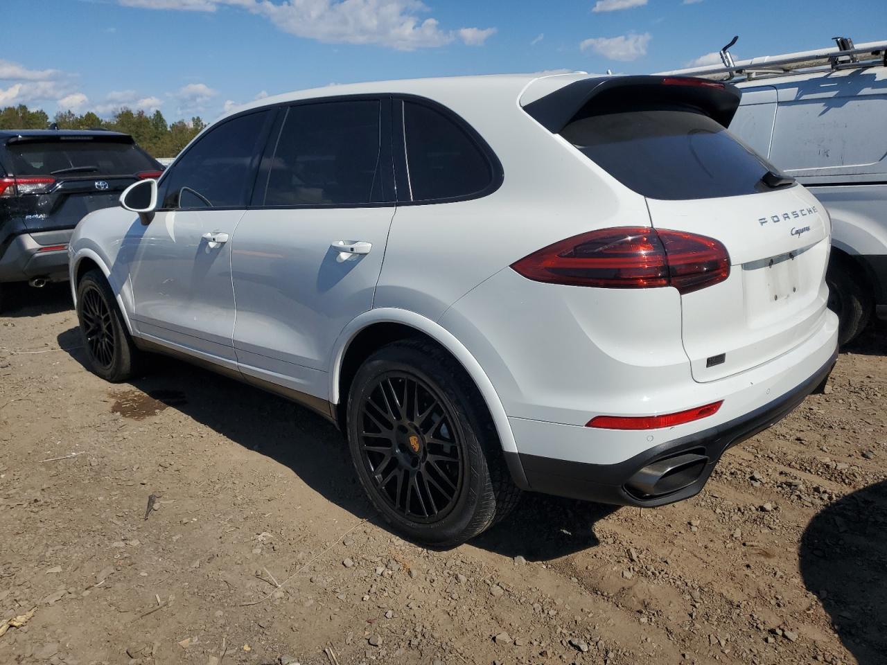 WP1AA2A29HKA86114 2017 Porsche Cayenne