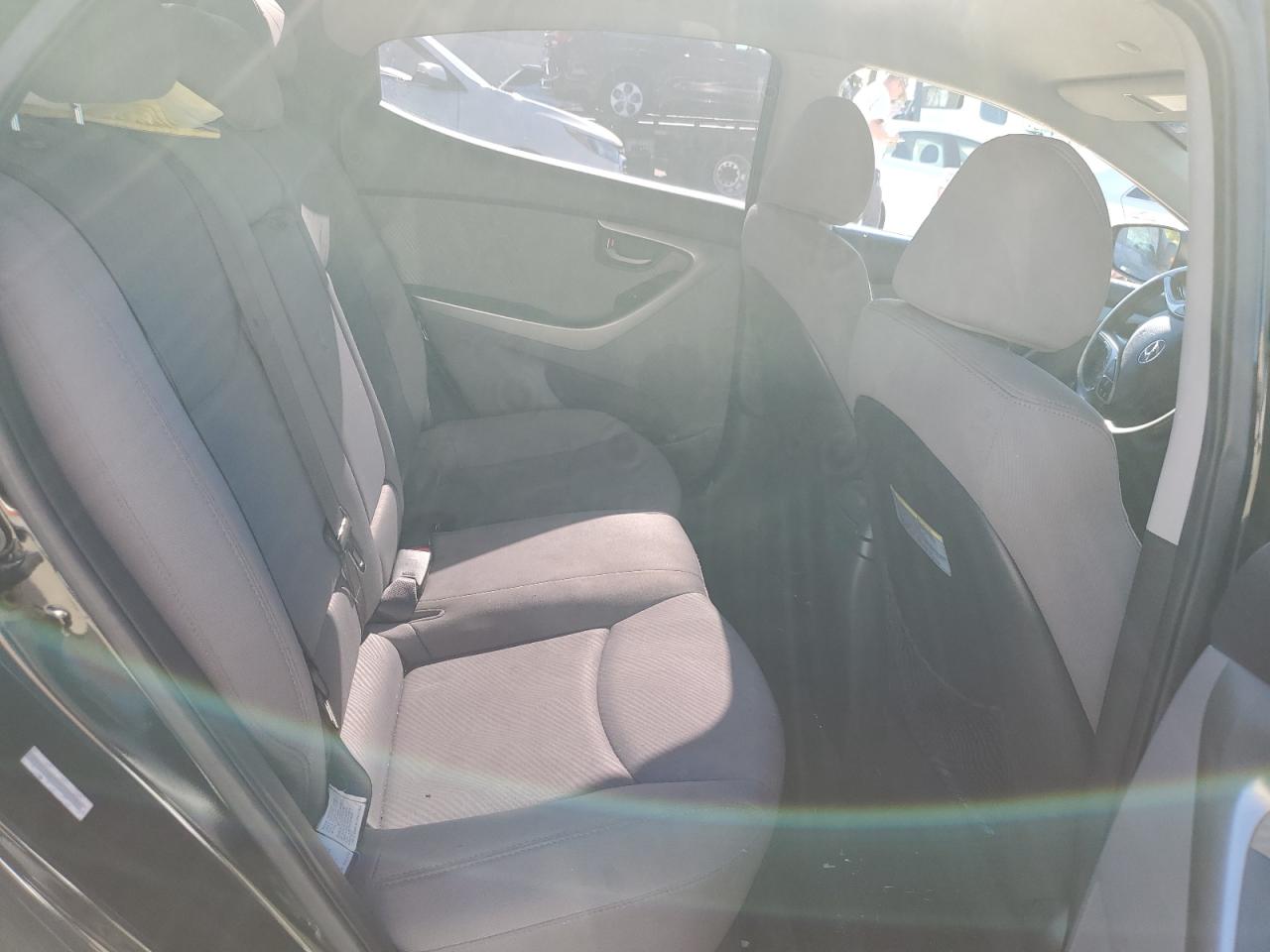 2013 Hyundai Elantra - Image 10
